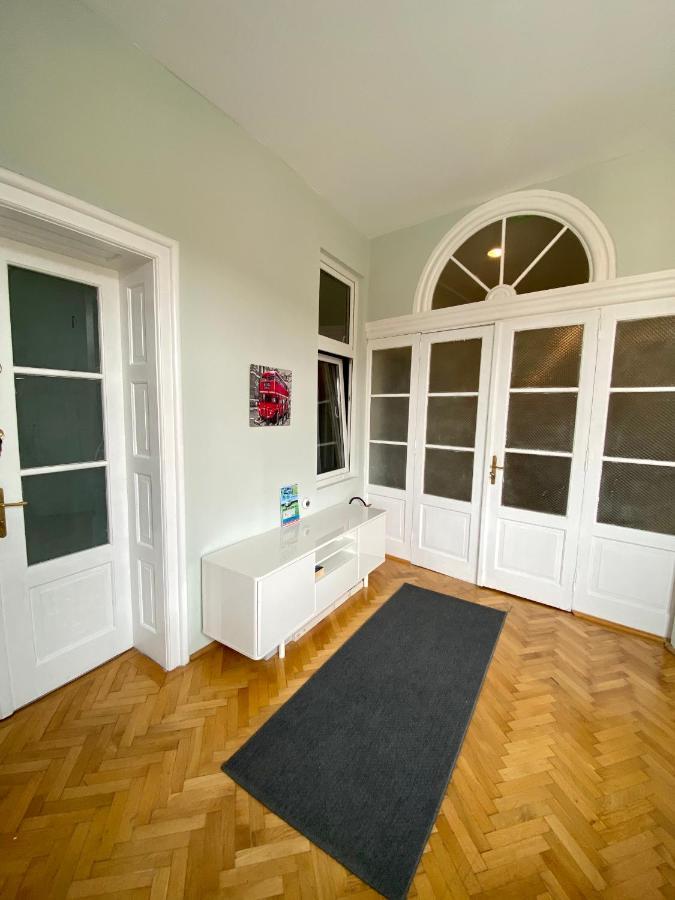 Отель Casa Balcescu Брашов Экстерьер фото